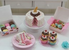 Sweet Petite Play Scale Vintage Birthday Cake Set