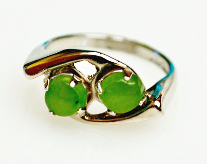 Jade Ring - Sterling Silver - Green Nephrite gemstone - size 4