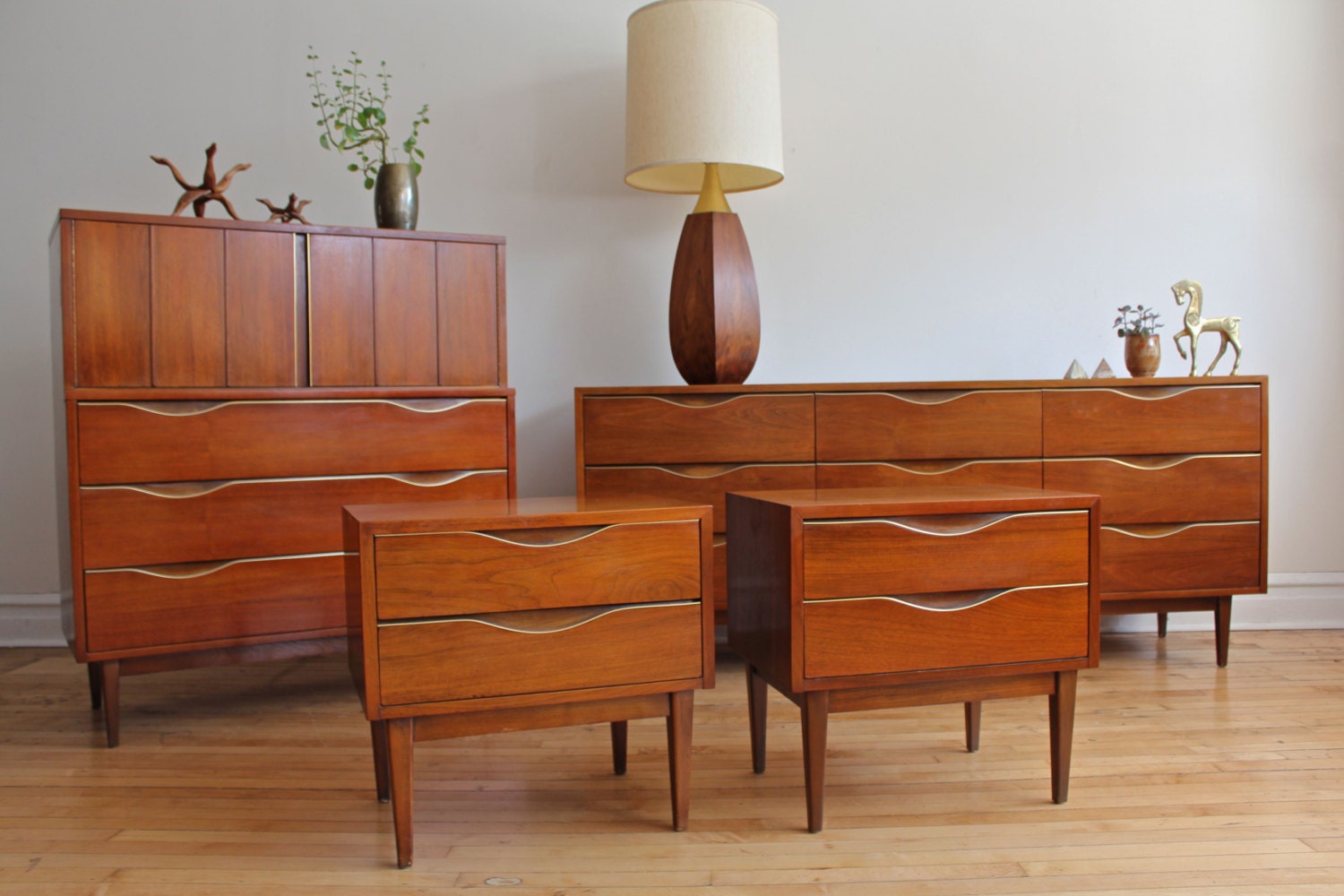 Mid Century Modern Bedroom Set by American of Martinsville Haute Juice