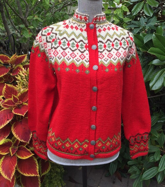 Norwegian sweater hand knitted in Norway. Size M by VikingRaids