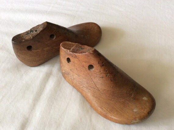 Cobbler Wooden Mold Baby Shoes 2 pair Antique