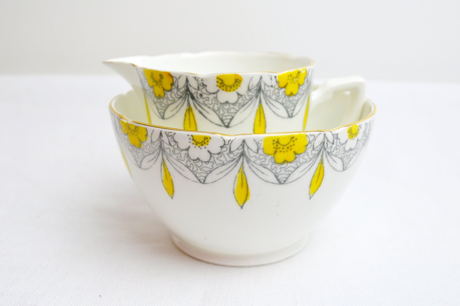 1930s floral china milk jug and sugar bowl by melba china Haute Juice