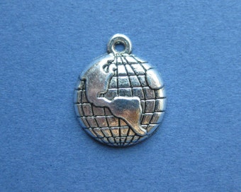 6 Globe Charms - Globe Pendant - World Charms - Globes - World - Antique Silver - 15mm x 18mm --(Q1-10722)