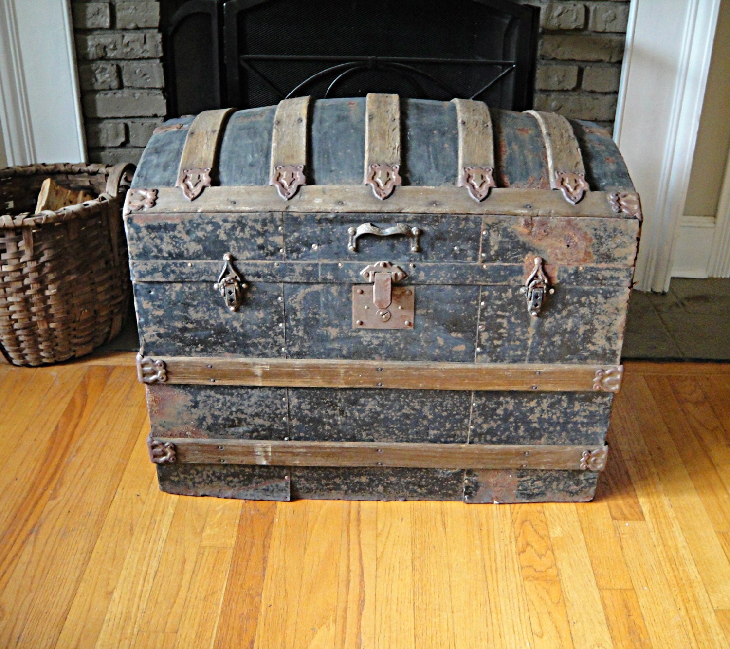 Edwardian Round Top Steamer Trunk Saratoga Foot Locker Coffee