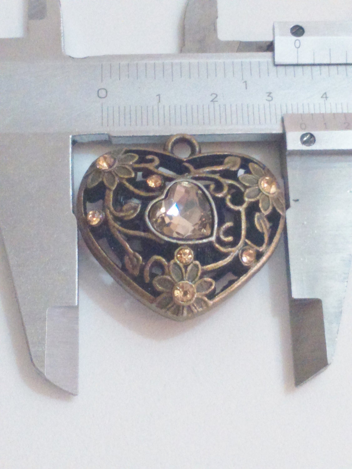 Decorated heart pendant bronze brass 35 mm charm 3D, heart findings