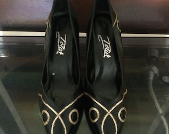Vintage 1980's black and gold pumps sz 6.5