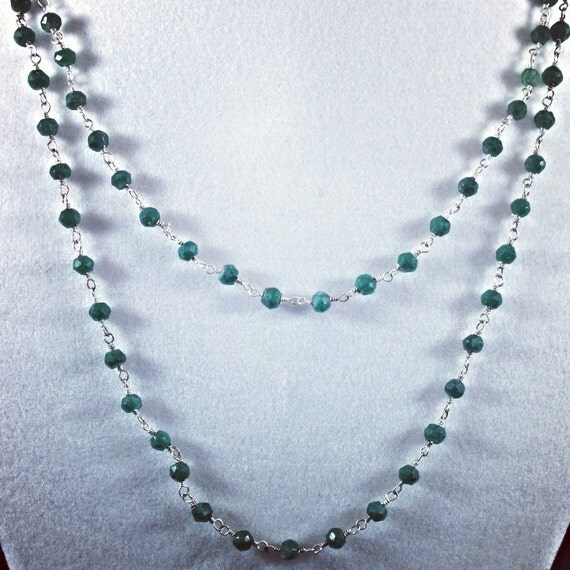 Delicate hand-made necklace with gemstones: Emerald