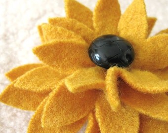 Black-Eyed Susan Flower Brooch - Recycled Sweater Wool Pin