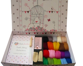 Heidifeathers Boxed Starter Needle Felting Kit - with Handle, Finger Guards, Glass Eyes and Instruction Booklet