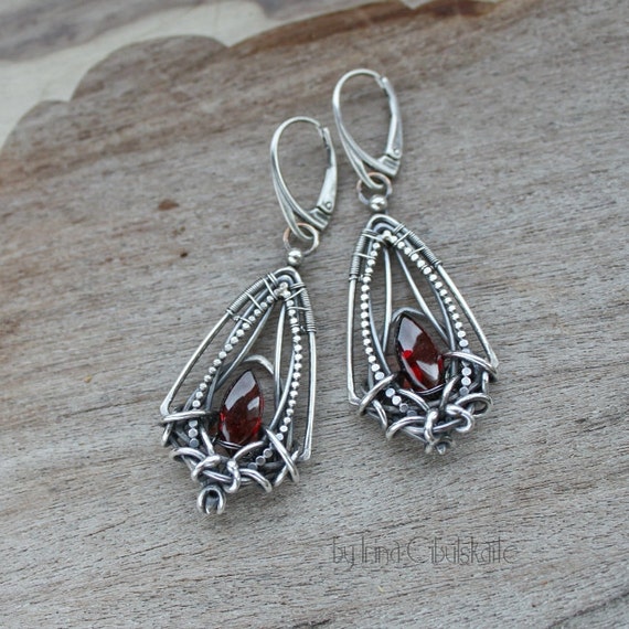 Sangria Sterling silver earrings with garnet briolettes