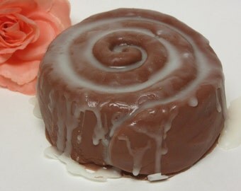 cinnamon roll soap glycerin soap frosting large cinnamon roll scented in sticky buns