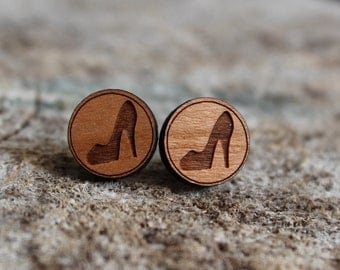 mignonnes puces en bois talons hauts // cute studs earrings wood high heels (bo-942)