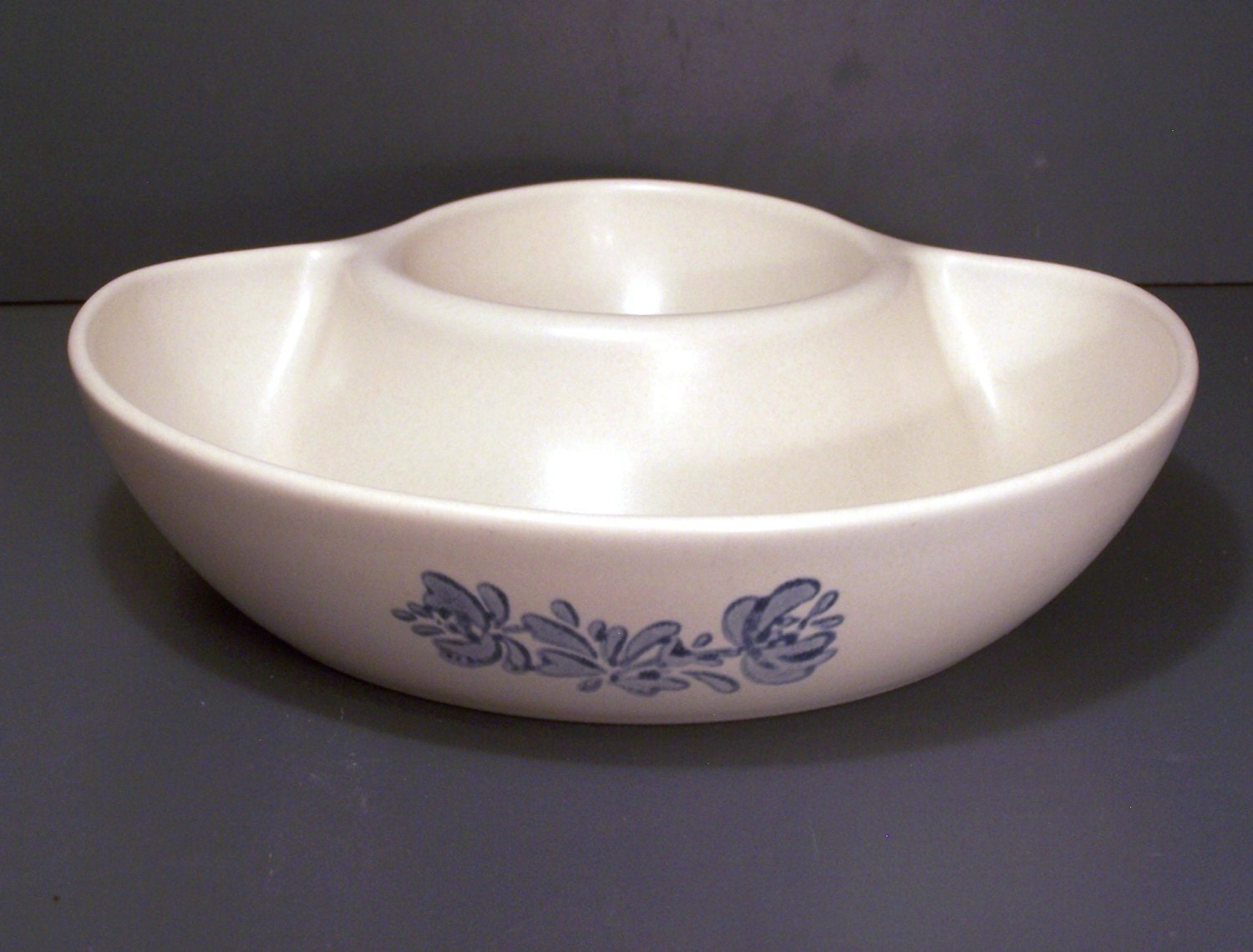 Pfaltzgraff Yorktowne Stoneware Chip Dip Bowl Blue