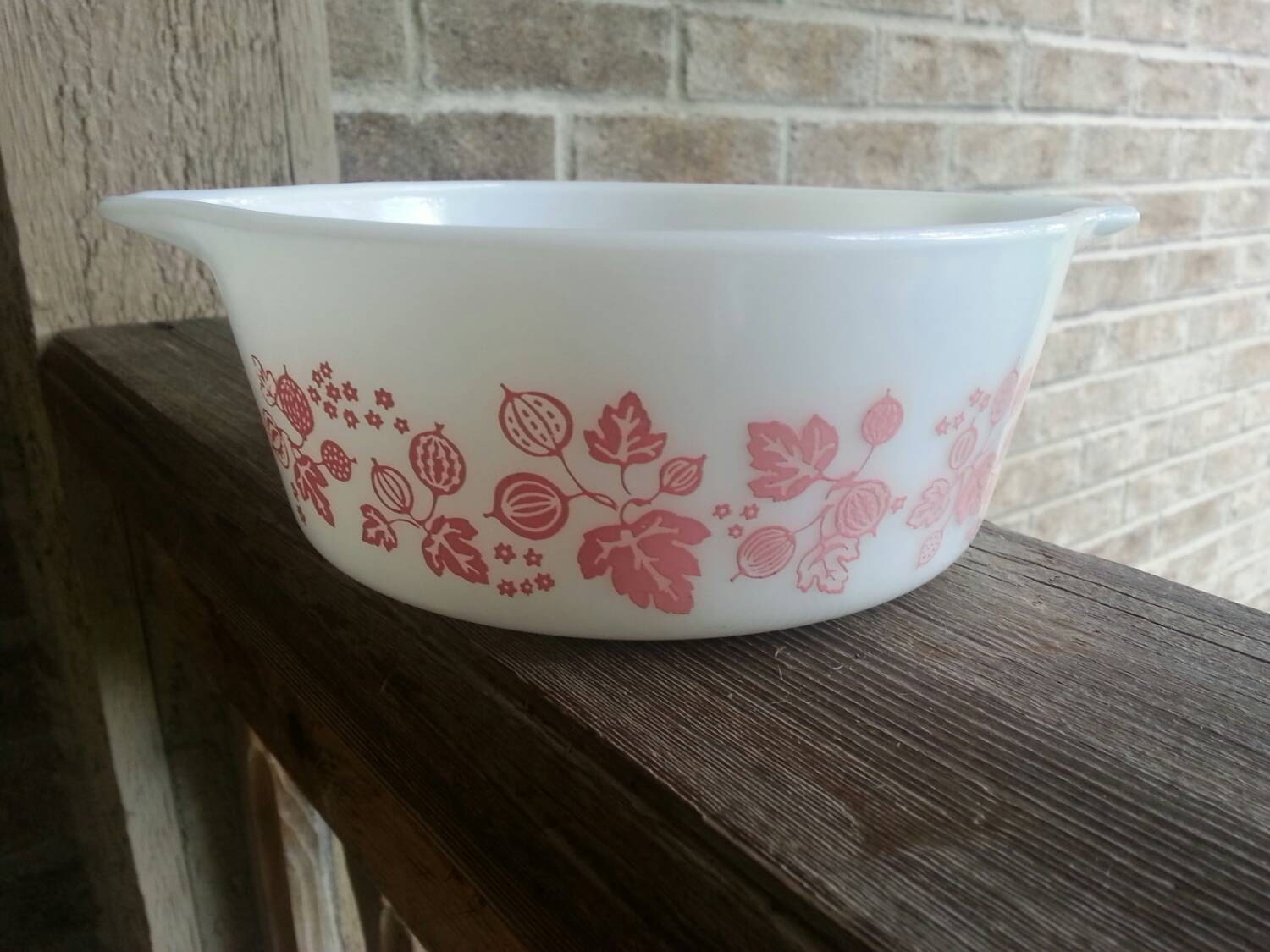 Pretty Pink Gooseberry Pyrex Dish 1 1/2 Pint