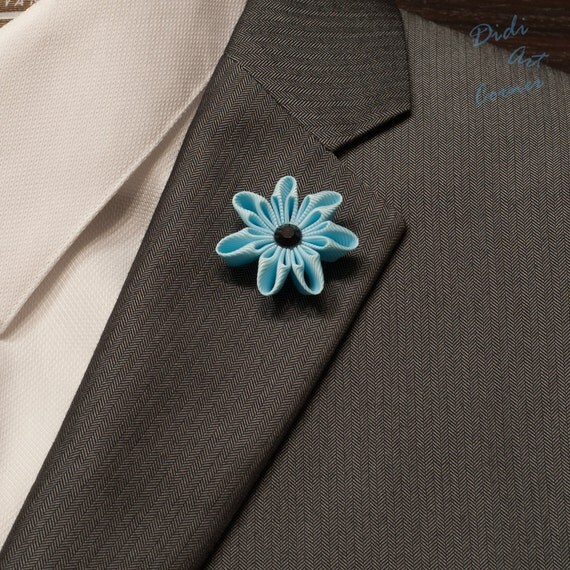 Light Blue Daisy Flower Lapel Pin