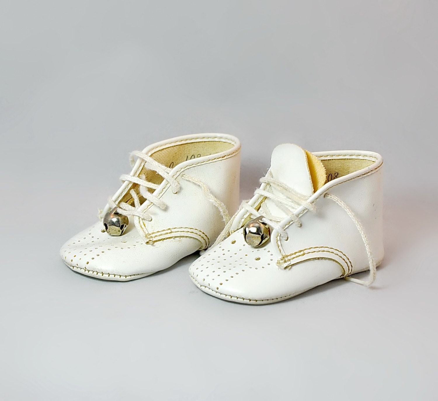Pair Parisette Vintage White Baby Shoes Bells Canada Pair Parisette Vintage White Baby Shoes Bells Canada