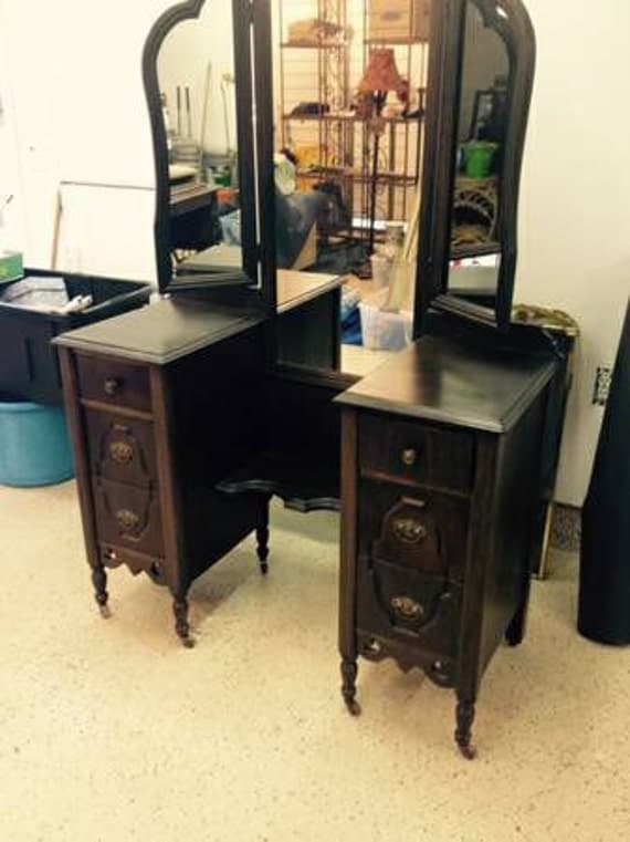 For Andy Antique Vanity / Dresser with Long Trifold Mirror