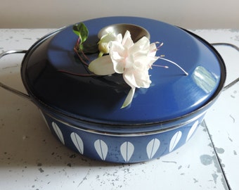 Vintage Cathrineholm of Norway Blue Lotus Dutch Oven Mid Century Dutch Oven with Lid Porcelain Enamelware