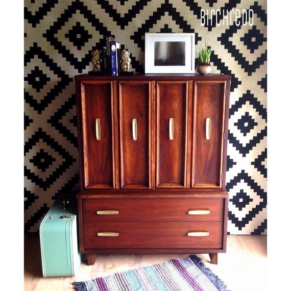 Items similar to Tall Dresser Portfolio on Etsy
