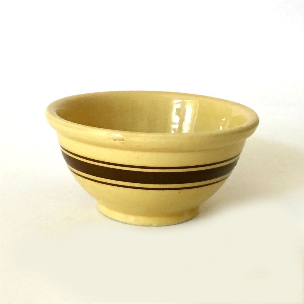 Vintage Yellow Pottery Bowl USA 120/