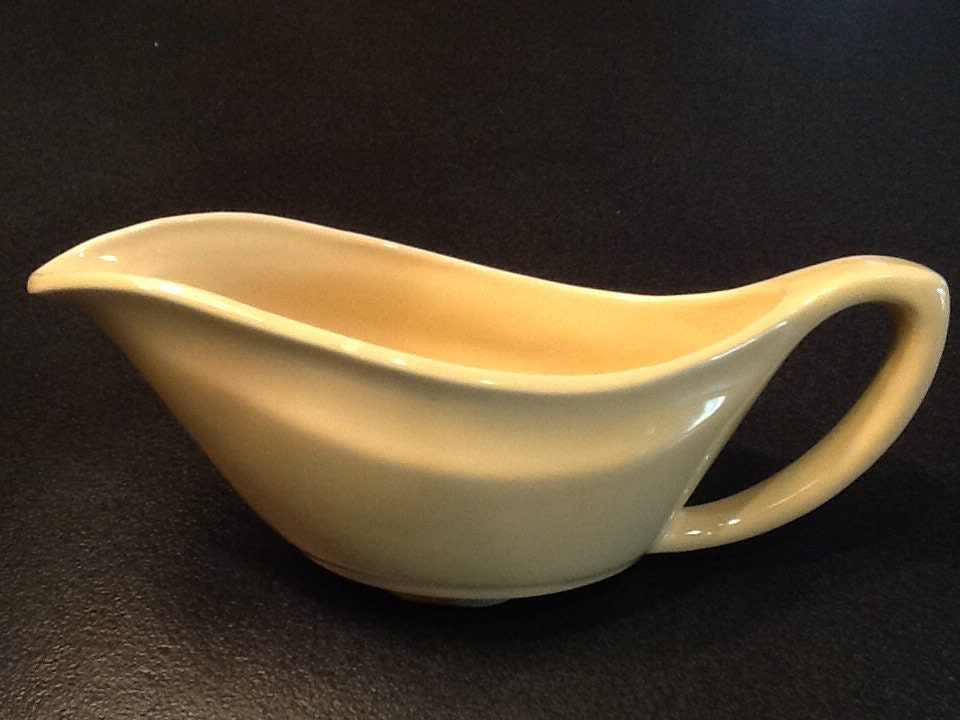 Vintage Bauer Gravy Boat La Linda Pattern Pale Yellow Color 1940’s