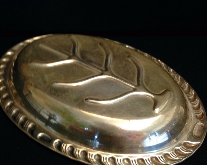 Storewide 25% Off SALE Beautiful Vintage WM Rogers Silver Plated Petite Serving Tray Featuring Leaf Style Interior Design With Etched Garlan