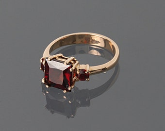 Garnet ring, Gemstone ring, Gold gemstone ring, Gold garnet ring, Stone ring, Three stone ring, December birthstone, Square shape ring