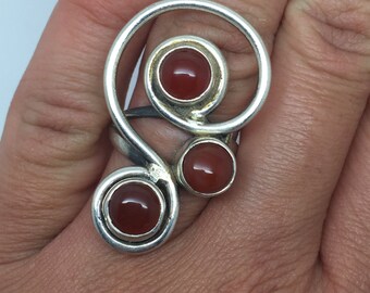 silver ring with three red onyx stone,red onyx ring,red onyx jewelry,silver jewelry,Musical note ring,stone ring,bohemian ring, statement