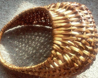 Rustic chic, charming small French country basket, wicker fruit gathering panier, rustic home decor,osier,egg basket