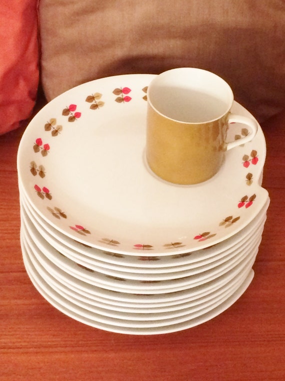 24 Piece Dish & Cup Set / Modern Design / by ModernaireMCMStudios