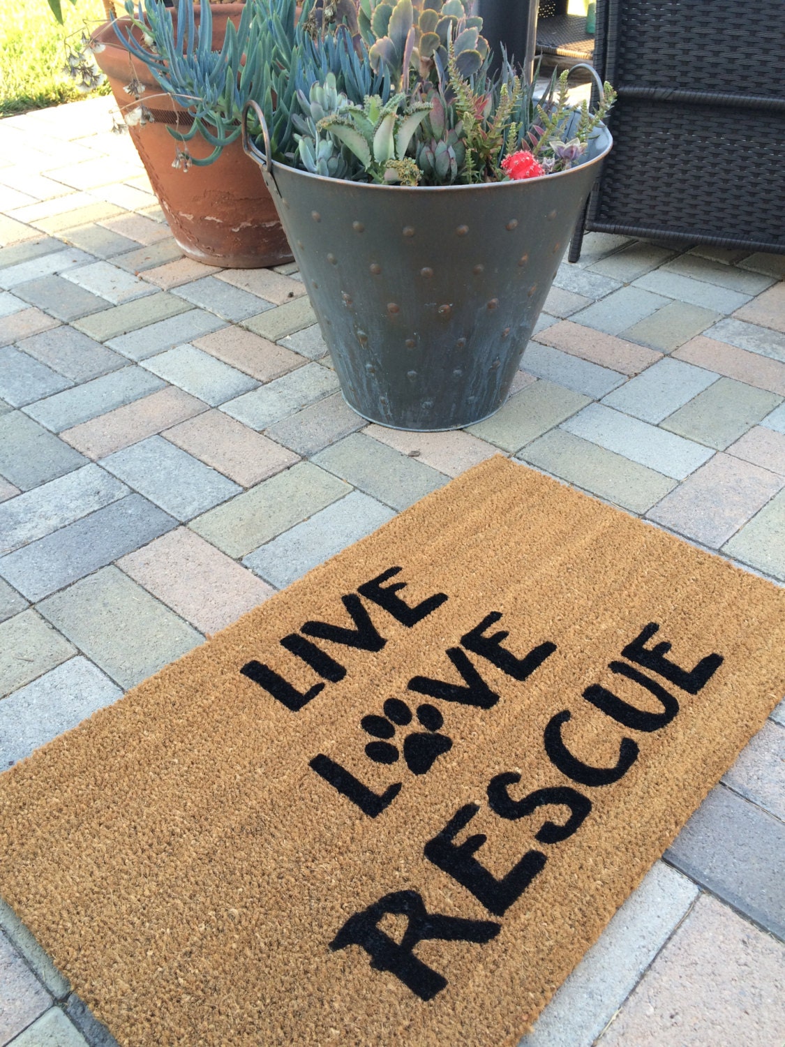 Rescue Dog / Cat mat. This hand painted doormat shows