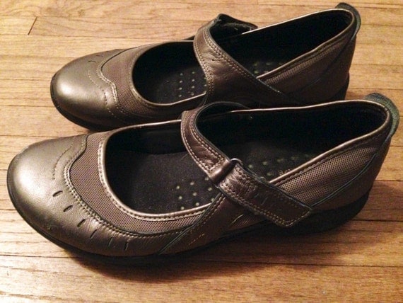Shoes: Clarks Wave Vintage 90s Mary Jane Style