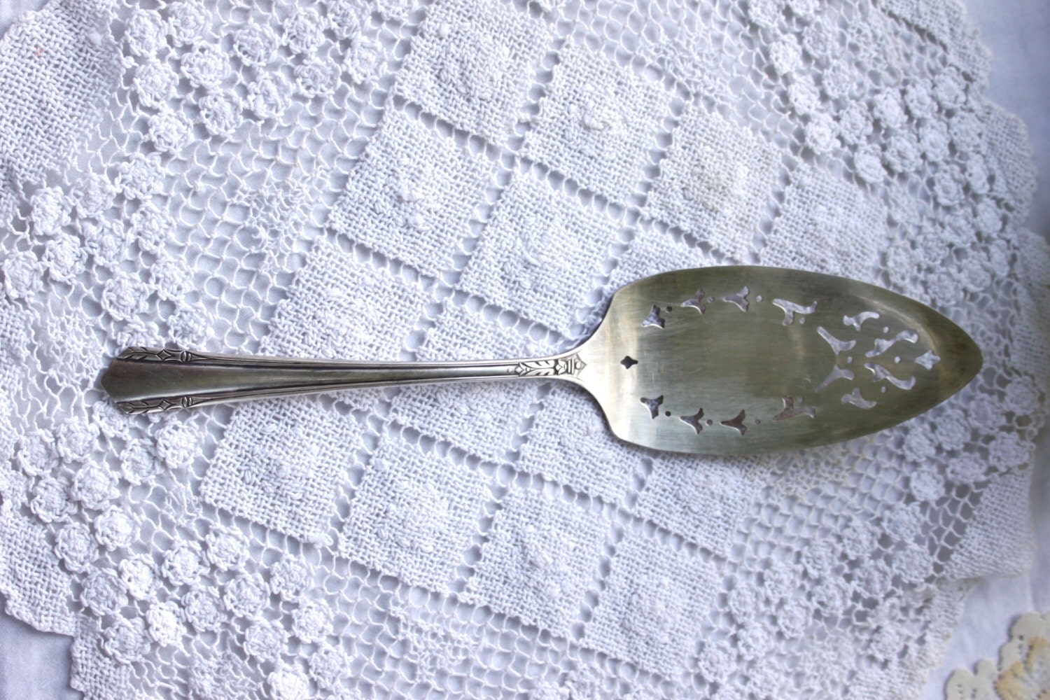 Vintage Slotted Pie Cake Serving Utensil with Pattern, Vintage Silver