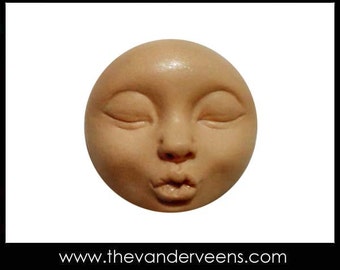 Mold No.229 (Full moon Face with Kissing) by Veronica