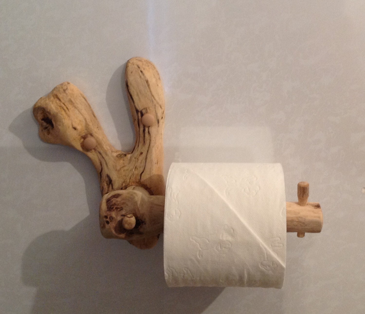 Porte-rouleau de papier toilette rustique de bois flotté.