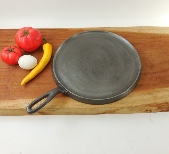 Cleaned... Lodge Cast Iron Round Griddle 10 No. 9