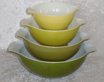 Pyrex Cinderella Verde Nested Mixing Bowls
