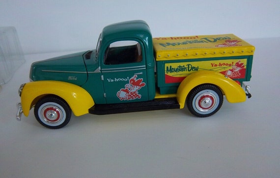 1940 Ford Mountain Dew Die Cast Delivery Truck 1:24 New