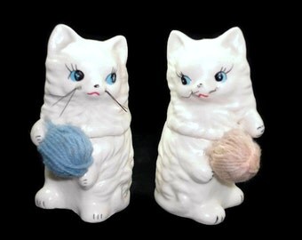 Enesco Knittin' Kittens Vintage Cat Salt and Pepper Shakers E5863