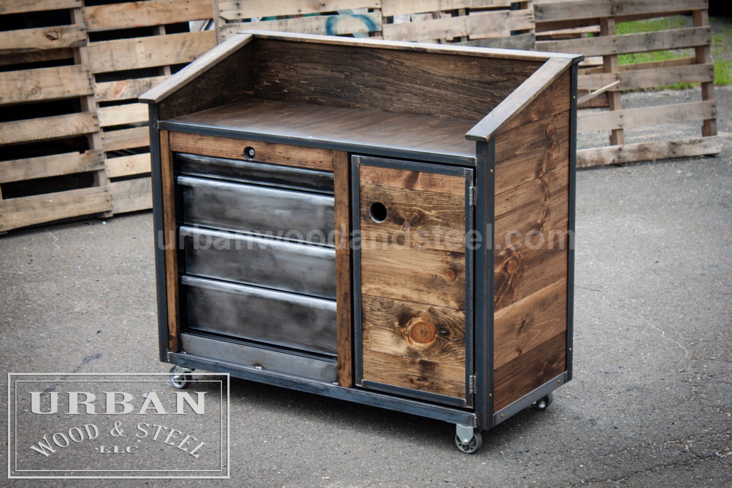 Iron Horse Server & Sales Station