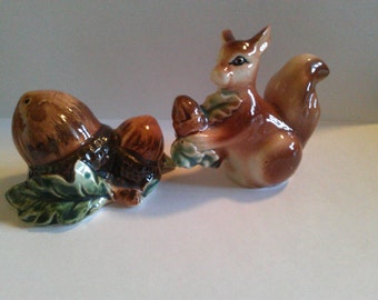 Vintage salt and Pepper Shakers Squirrel and Acorns
