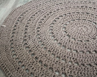 Crochet rug, taupe or mocha