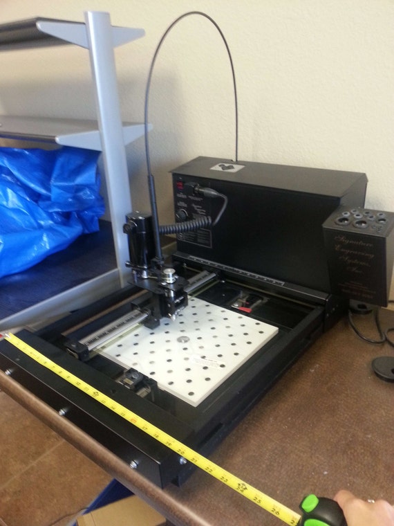 Signature 4088 Flatbed Computerized Engraving Machine Engraver