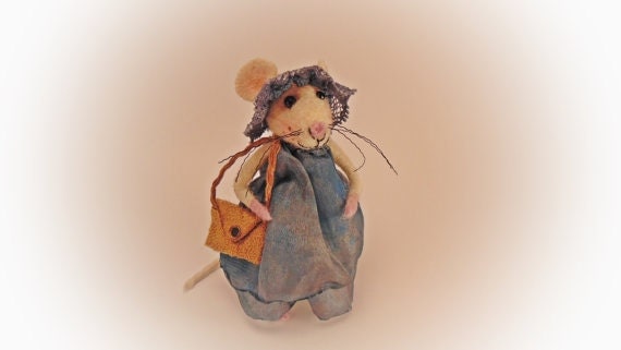 Felt Mouse Needle Felted  Art Doll Mouse pin Tiny mouse Waldorf dolls Collectible Dollhouse Miniature sculpture Small mice