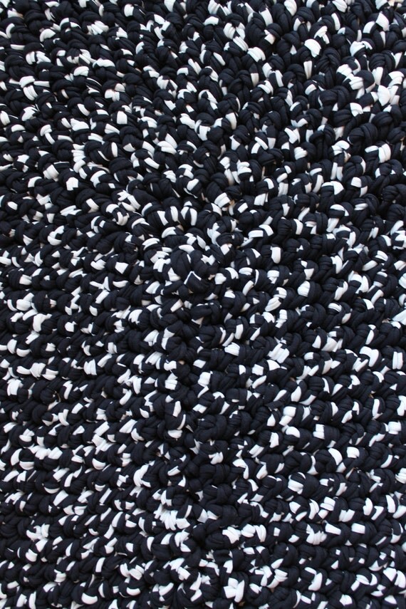 Rag Rug Blue and White 22.5 x 32.5 Crocheted Oval