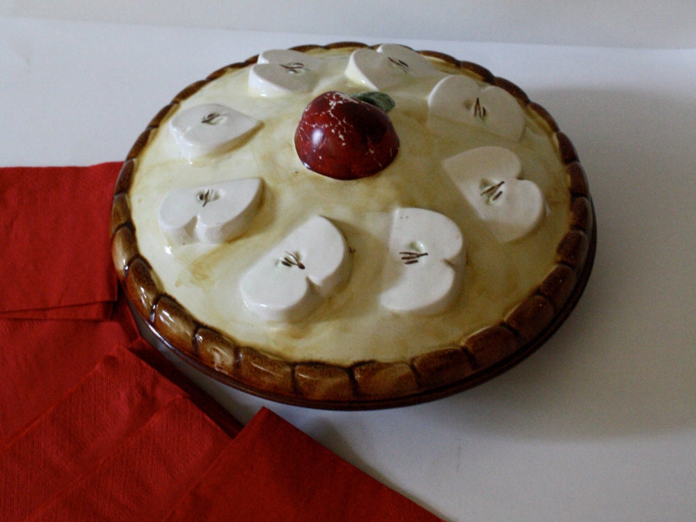 SALE. Vintage Pie Dish Covered Ceramic by KyriesTreasureChest