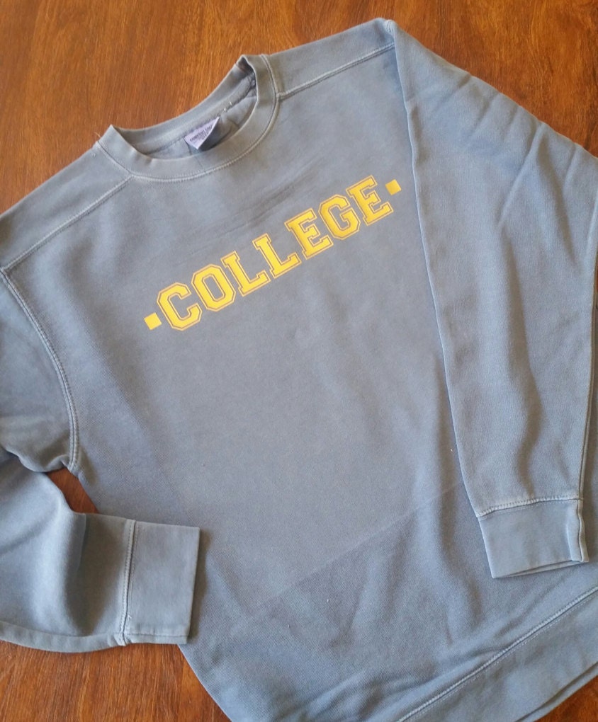 COLLEGE Comfort Colors Sweatshirt