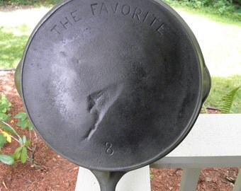 Antique Columbus Hollow Ware The Favorite Skillet with Heat Ring - made in Ohio Penitentiary 1882-1902 - from DustyMillerAntiques