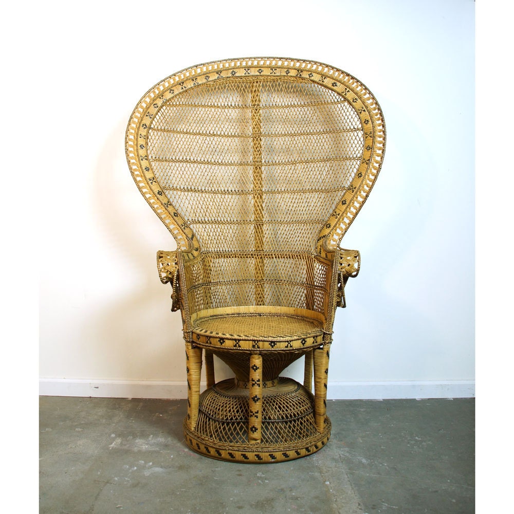 Peacock Chair / Vintage 1970s Rattan Fan Shaped Garden Throne Haute Juice