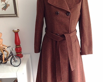 Vintage 60s brown wool coat, double Breasted Pea Coat, 4 buttons and belt. Size 40
